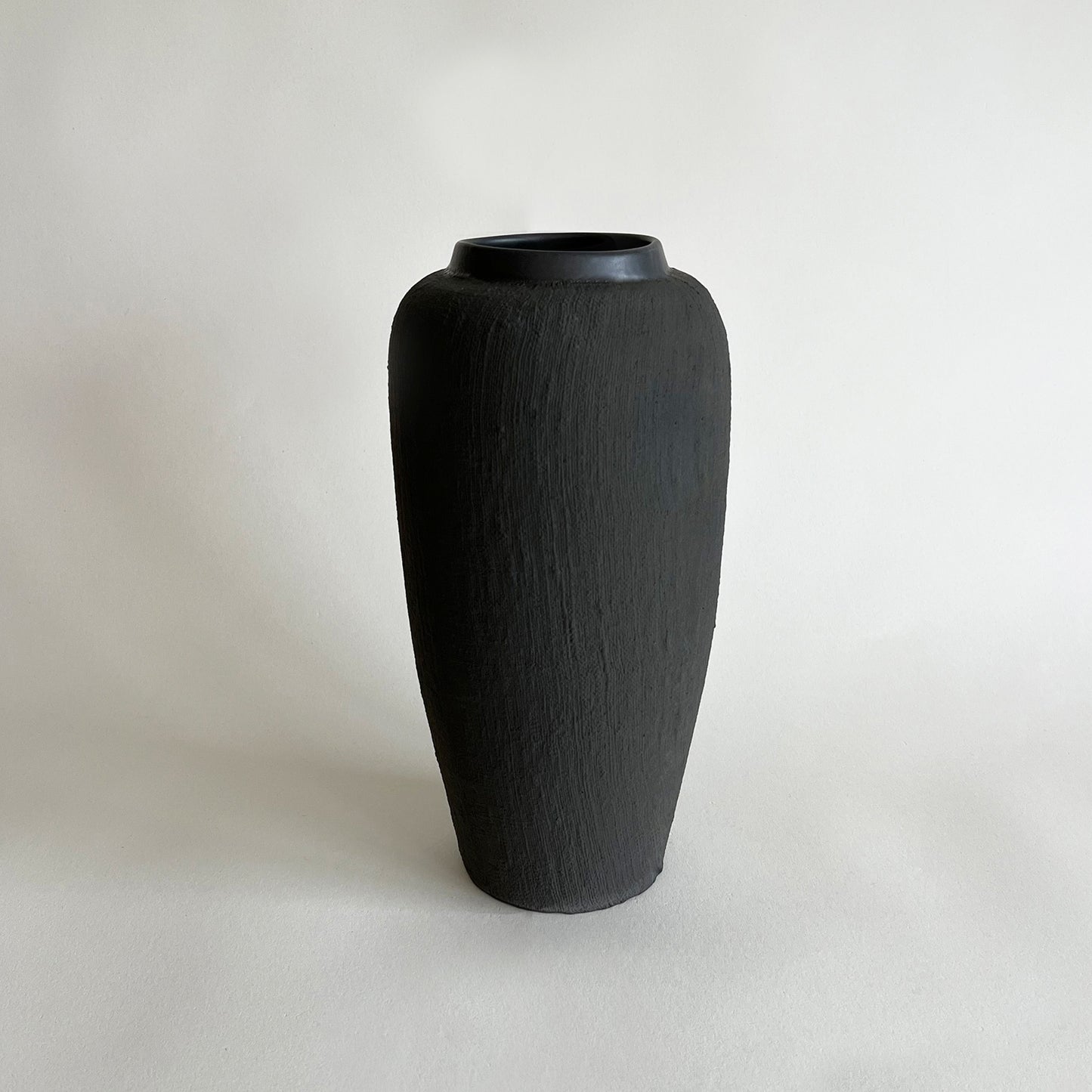 large black ceramic vase,  Handmade Ceramic vase, large vase beige, Handmade Vase, Decorative Vase, Flower Vase, Black Vase, Black Ceramic Vase, tall Ceramic Vase, Wabi Sabi Vase, Wabi Sabi Décor, Organic Vase, Indoor Vase, Rustic Vase, Black vase, Modern contemporary vase, Vases for flowers, handmade vase, ceramic vase, stoneware vase, textured vase, wabi sabi art, home décor, Vase Sculptural, vessels