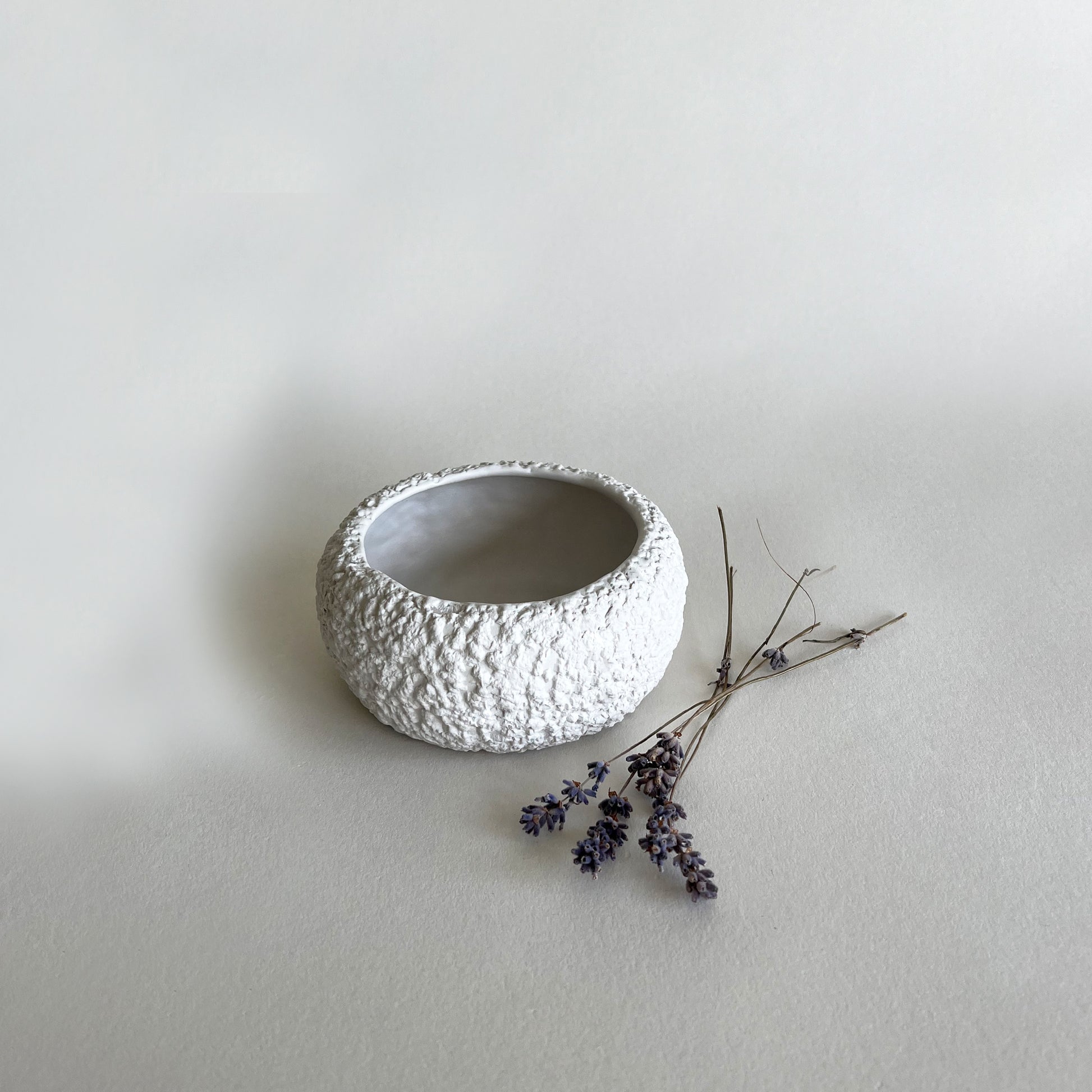 white textured ceramic bowl