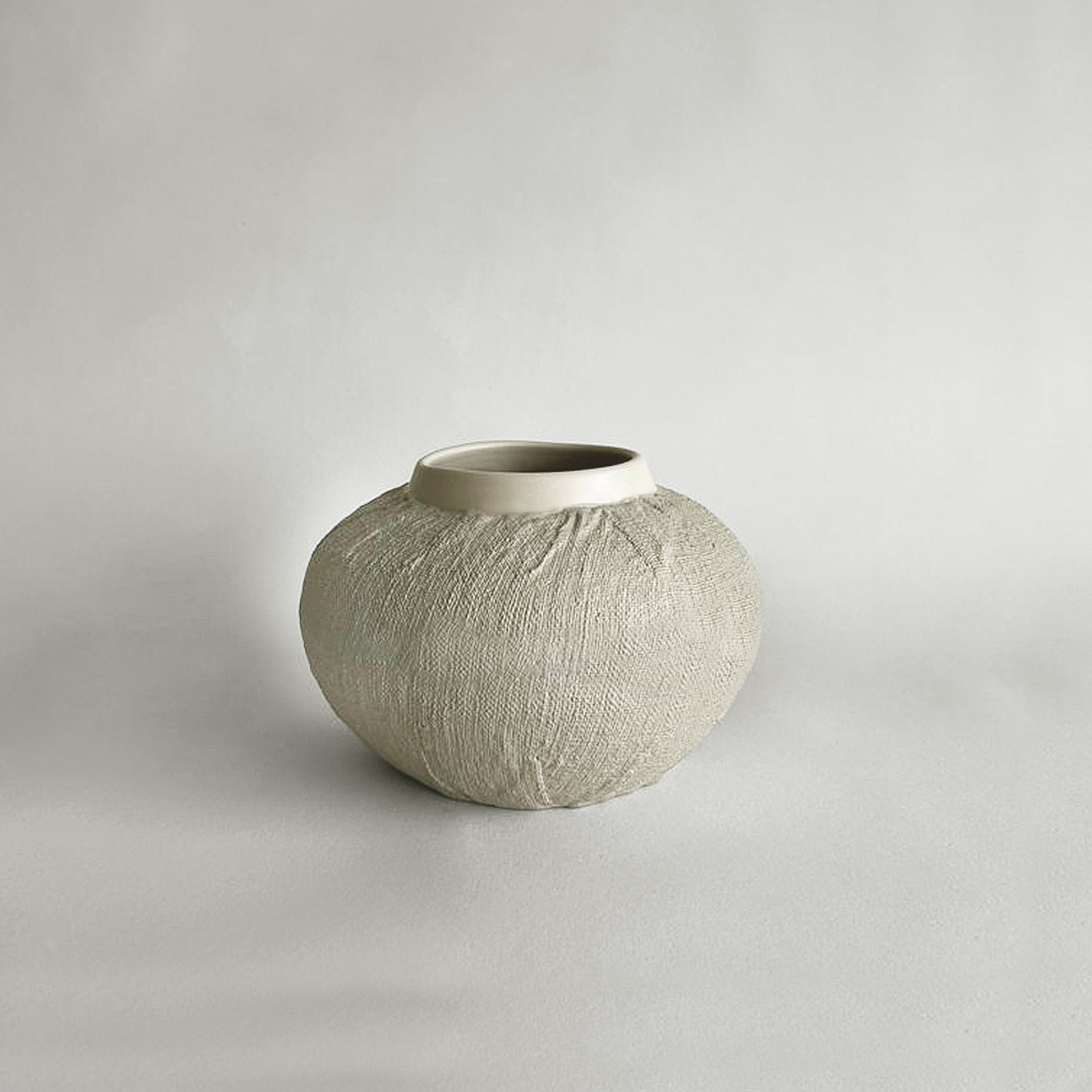 Handmade Ceramic vase, large vase beige, Handmade Vase, Decorative Vase, Flower Vase, Beige Vase, Beige Ceramic Vase, medium Ceramic Vase, Wabi Sabi Vase, Wabi Sabi Décor, Organic Vase, Indoor Vase, Rustic Vase, Beige vase, Modern contemporary vase, Vases for flowers, handmade vase, ceramic vase, stoneware vase, textured vase, wabi sabi art, home décor, Vase Sculptural, vessel