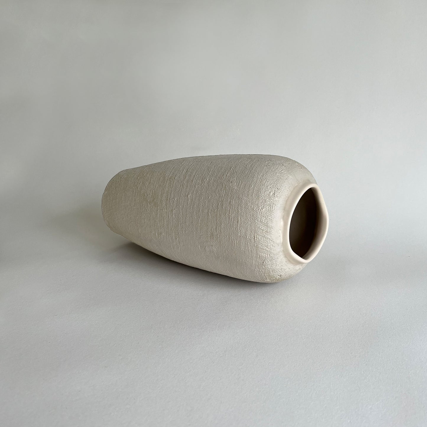  Handmade Ceramic vase, large vase beige, Handmade Vase, Decorative Vase, Flower Vase, Beige Vase, Beige Ceramic Vase, Tall Ceramic Vase, Wabi Sabi Vase, Wabi Sabi Décor, Organic Vase, Indoor Vase, Rustic Vase, Beige vase, Modern contemporary vase, Vases for flowers, handmade vase, ceramic vase, stoneware vase, textured vase, wabi sabi art, home décor, Vase Sculptural, vessel