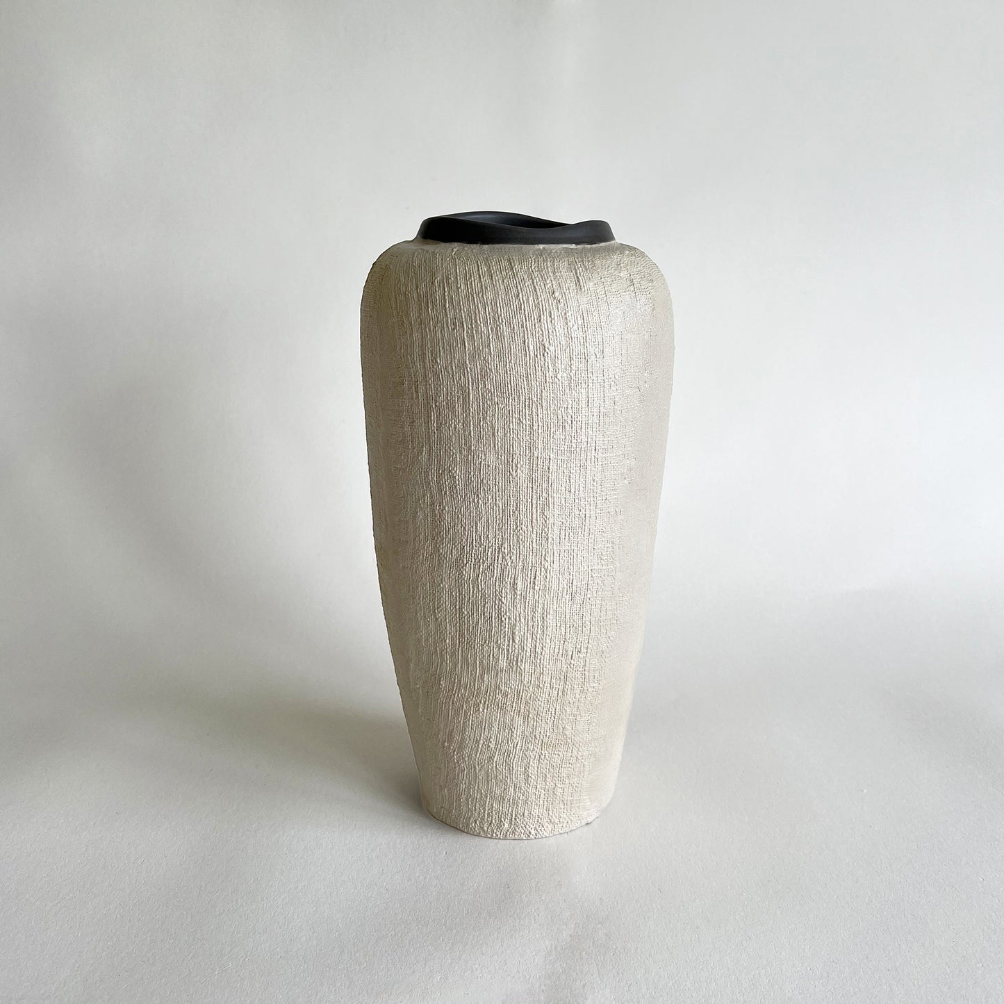 Handmade Ceramic vase, large vase beige, Handmade Vase, Decorative Vase, Flower Vase, Beige Vase, Beige Ceramic Vase, Tall Ceramic Vase, Wabi Sabi Vase, Wabi Sabi Décor, Organic Vase, Indoor Vase, Rustic Vase, Beige vase, Modern contemporary vase, Vases for flowers, handmade vase, ceramic vase, stoneware vase, textured vase, wabi sabi art, home décor, Vase Sculptural, vessel