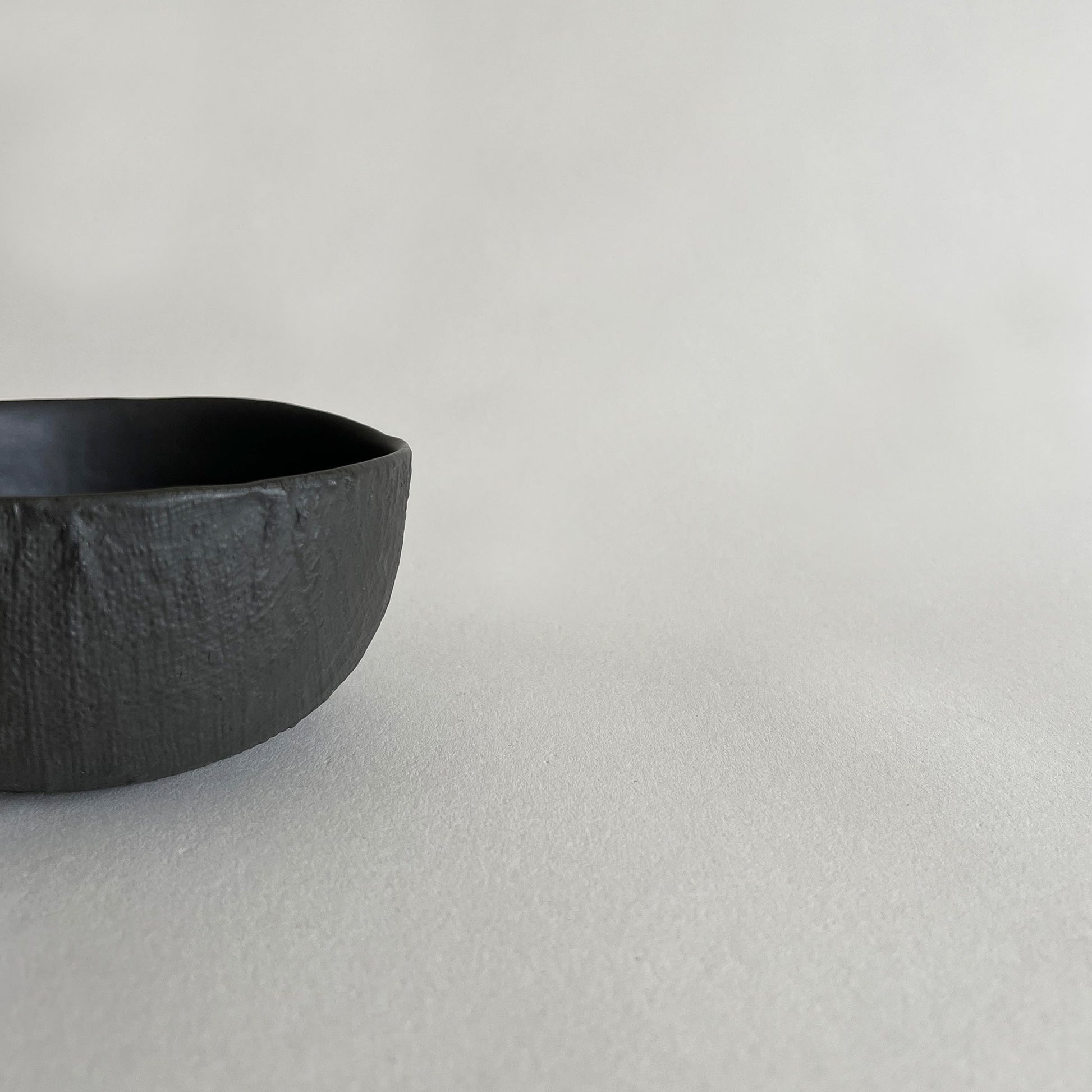 black matte textured bowl set