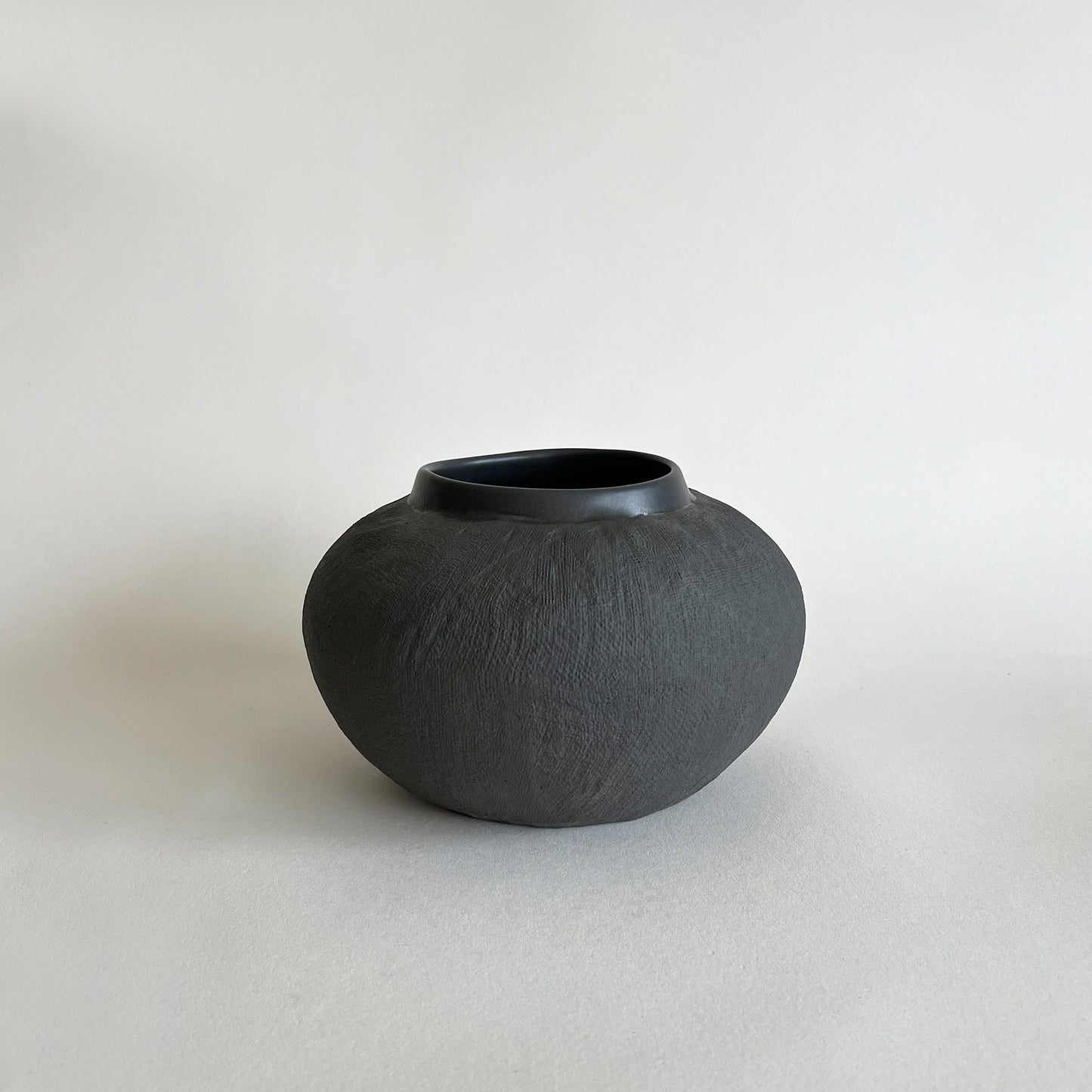 black ceramic vase, Handmade Ceramic vase, large vase black, Handmade Vase, Decorative Vase, Flower Vase, Black Vase, Black Ceramic Vase, medium Ceramic Vase, Wabi Sabi Vase, Wabi Sabi Décor, Organic Vase, Indoor Vase, Rustic Vase, Black vase, Modern contemporary vase, Vases for flowers, handmade vase, ceramic vase, stoneware vase, textured vase, wabi sabi art, home décor, Vase Sculptural, vessel